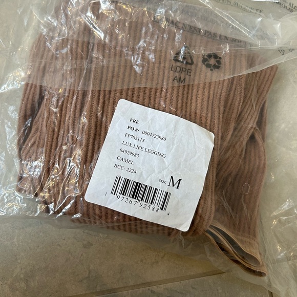 NWT Free People Luxe Life Leggings Size - Medium - Picture 12 of 12